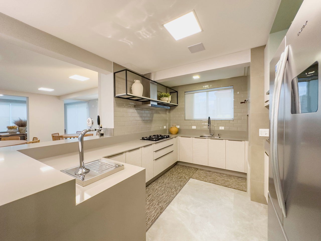 Apartamento de Luxo pronto no Centro de Balneário Camboriú-SC: 03 Quartos, 3 Suítes, 4 Banheiros, 3 Vagas, 135,60m².