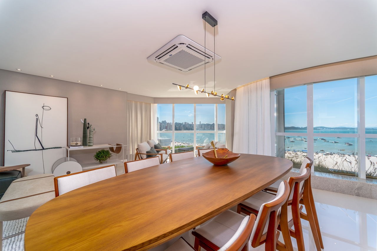Apartamento de Luxo pronto à Venda no Centro de Balneário Camboriú-SC: 4 Quartos, 4 Suítes, 5 Banheiros, 4 Vagas de Garagem, 237m² de Área