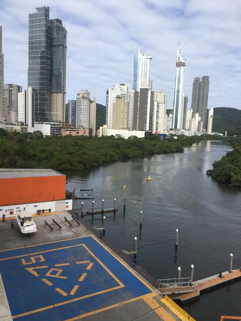 Imperdível! Apartamento de Luxo Pronto na Barra Sul, Balneário Camboriú-SC: 4 suítes, 3 vagas, 220,79m². Agende sua visita!