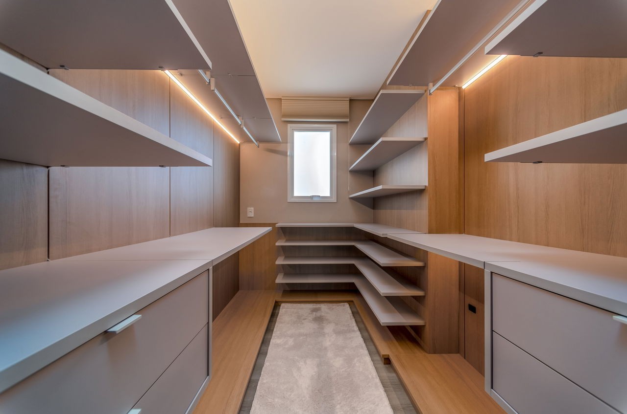 Luxuoso apartamento pronto à venda no Centro de Balneário Camboriú-SC: 4 quartos, 4 suítes, 4 banheiros, 4 vagas de garagem, 233m².