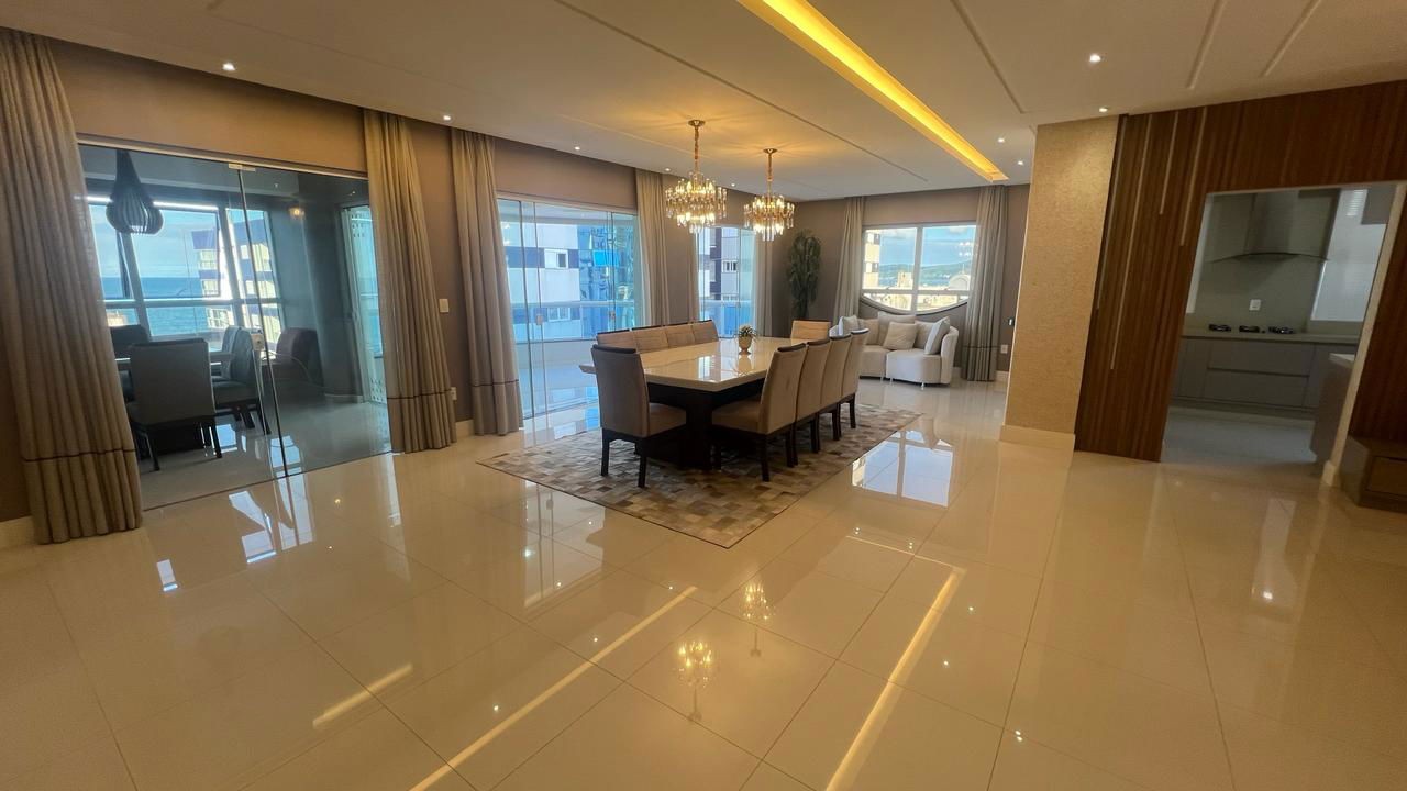 Apartamento Pronto Mobiliado em Itapema/SC no bairro Meia Praia, com 268m², 4suítes e 2vagas de gragem. Ótima localização a 400m do mar. Investimento.