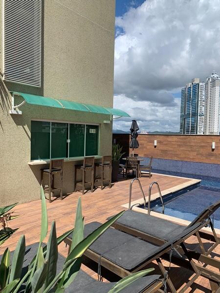 Apartamento Pronto para morar em Balneário Camboriú/SC com 160m² de área privativa sendo 3 suítes 3 vagas de garagem