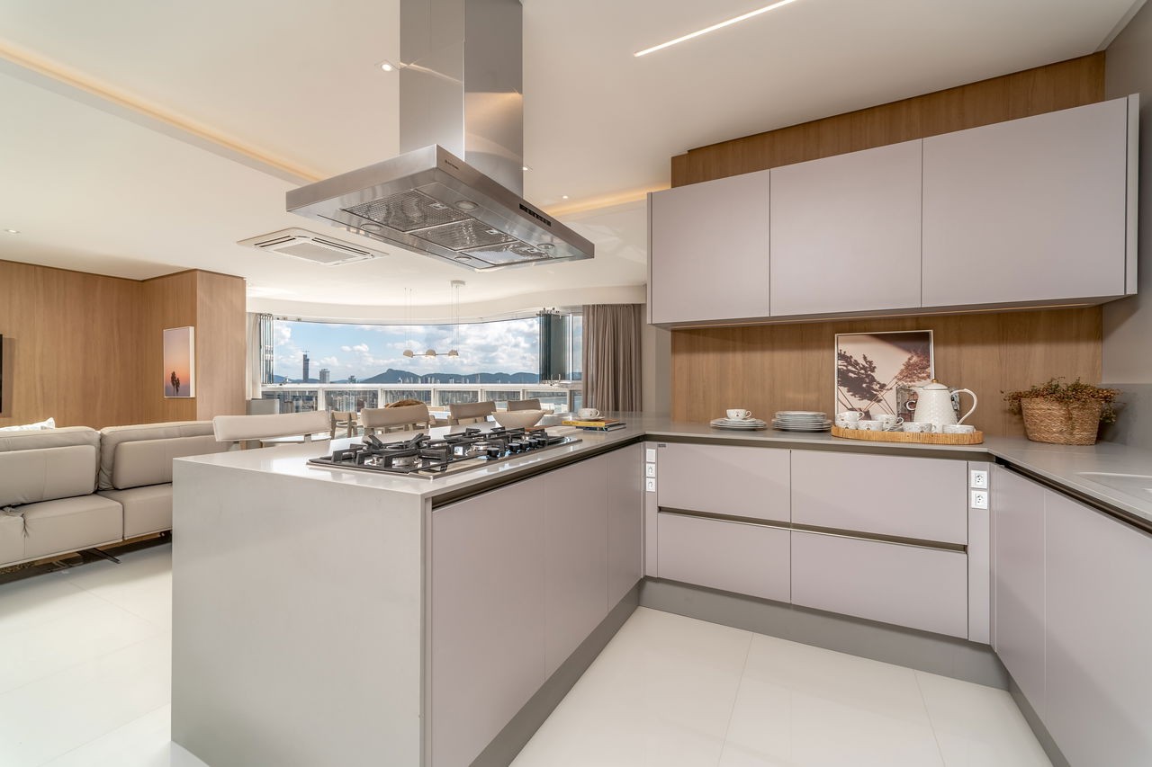 Luxuoso apartamento pronto à venda no Centro de Balneário Camboriú-SC: 4 quartos, 4 suítes, 4 banheiros, 4 vagas de garagem, 233m².