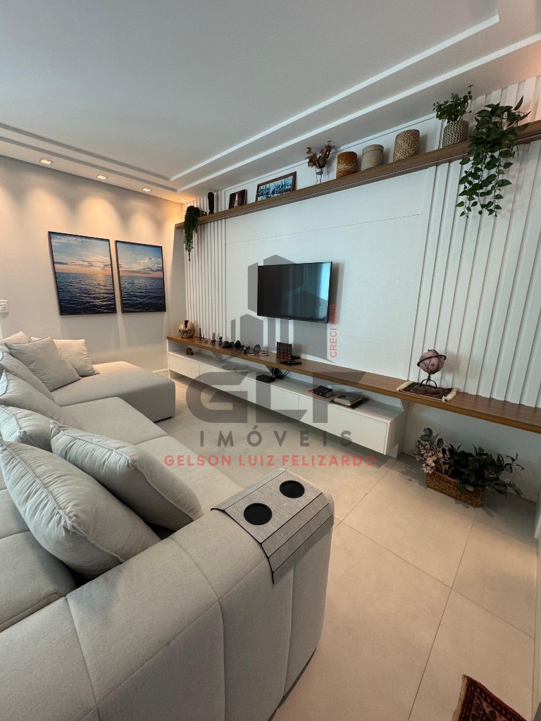 Apartamento de Alto Padrão na cidade de Itapema/SC, no bairro Meia Praia, com 4 Suítes sendo 01 máster com hidromassagem e 3 Vagas de Garagem.