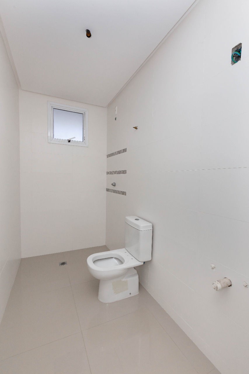 Apartamento de luxo Pronto na cidade de Balneário Camboriú/SC, no bairro Centro, com 4 Suítes e 3 Vagas de Garagem. Localização Privilegiada.