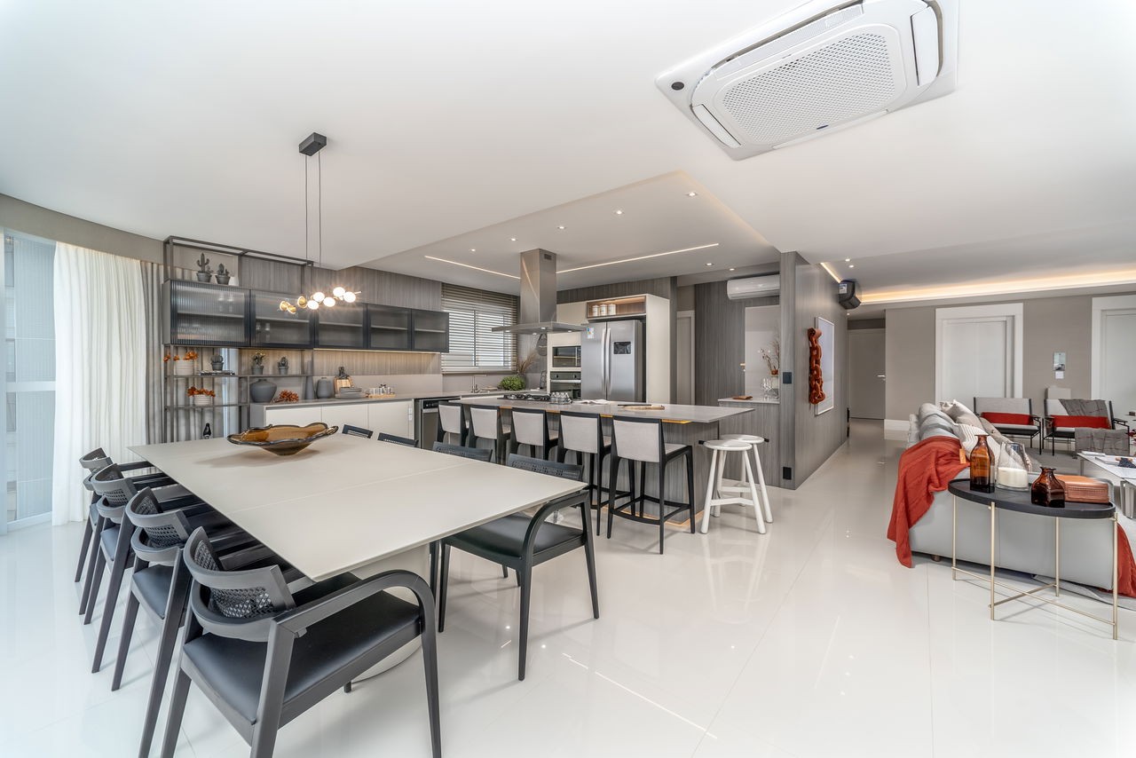 Apartamento de luxo pronto no Centro de Balneário Camboriú-SC: 4 quartos, 4 suítes, 5 banheiros, 4 vagas de garagem, 237m²