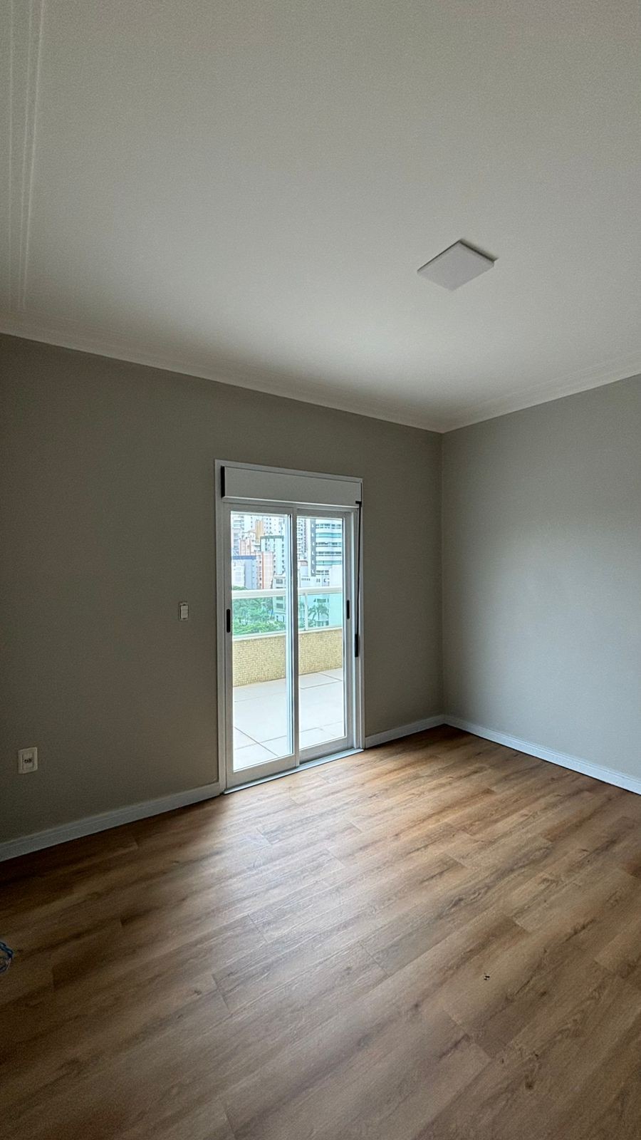 Apartamento Pronto para morar em Balneário Camboriú/SC com 160m² de área privativa sendo 3 suítes 3 vagas de garagem