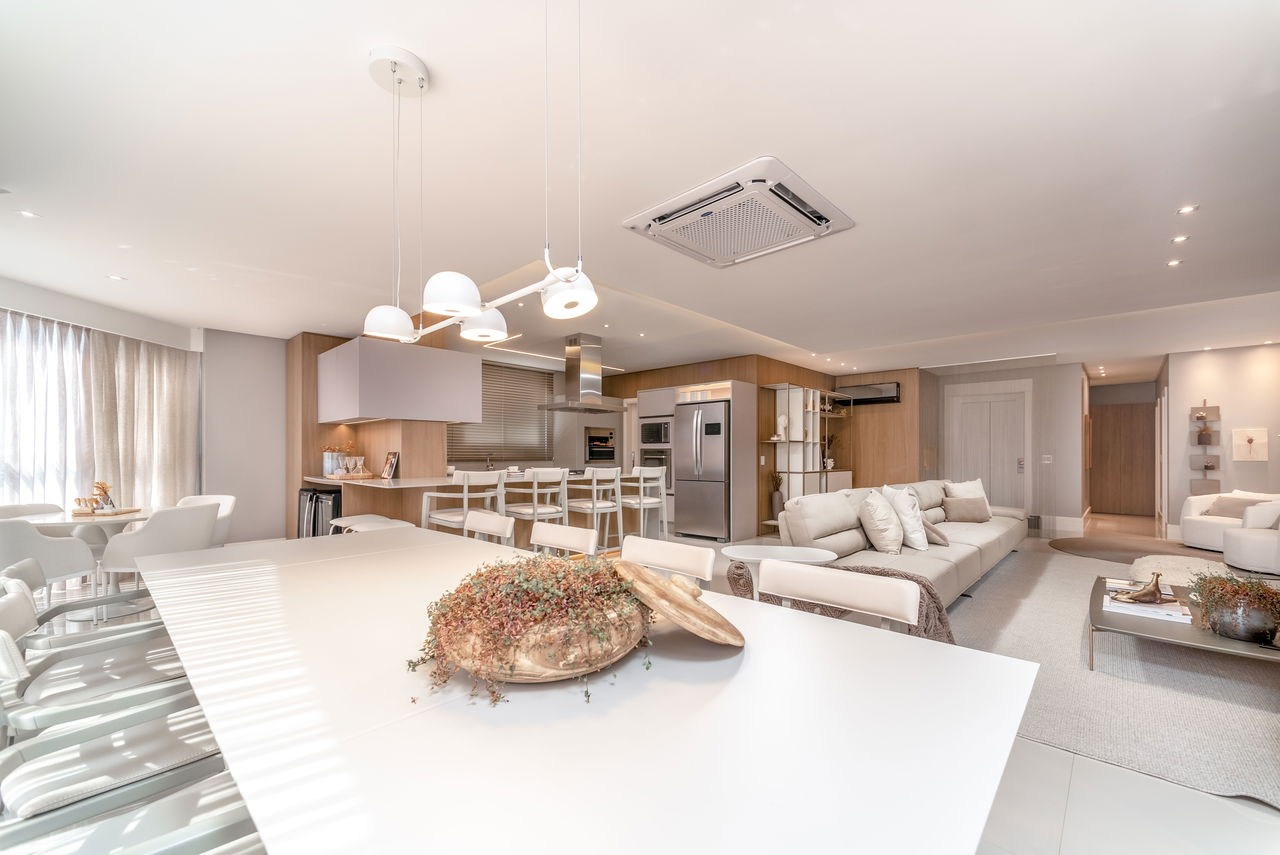 Luxuoso apartamento pronto à venda no Centro de Balneário Camboriú-SC: 4 quartos, 4 suítes, 4 banheiros, 4 vagas de garagem, 233m².