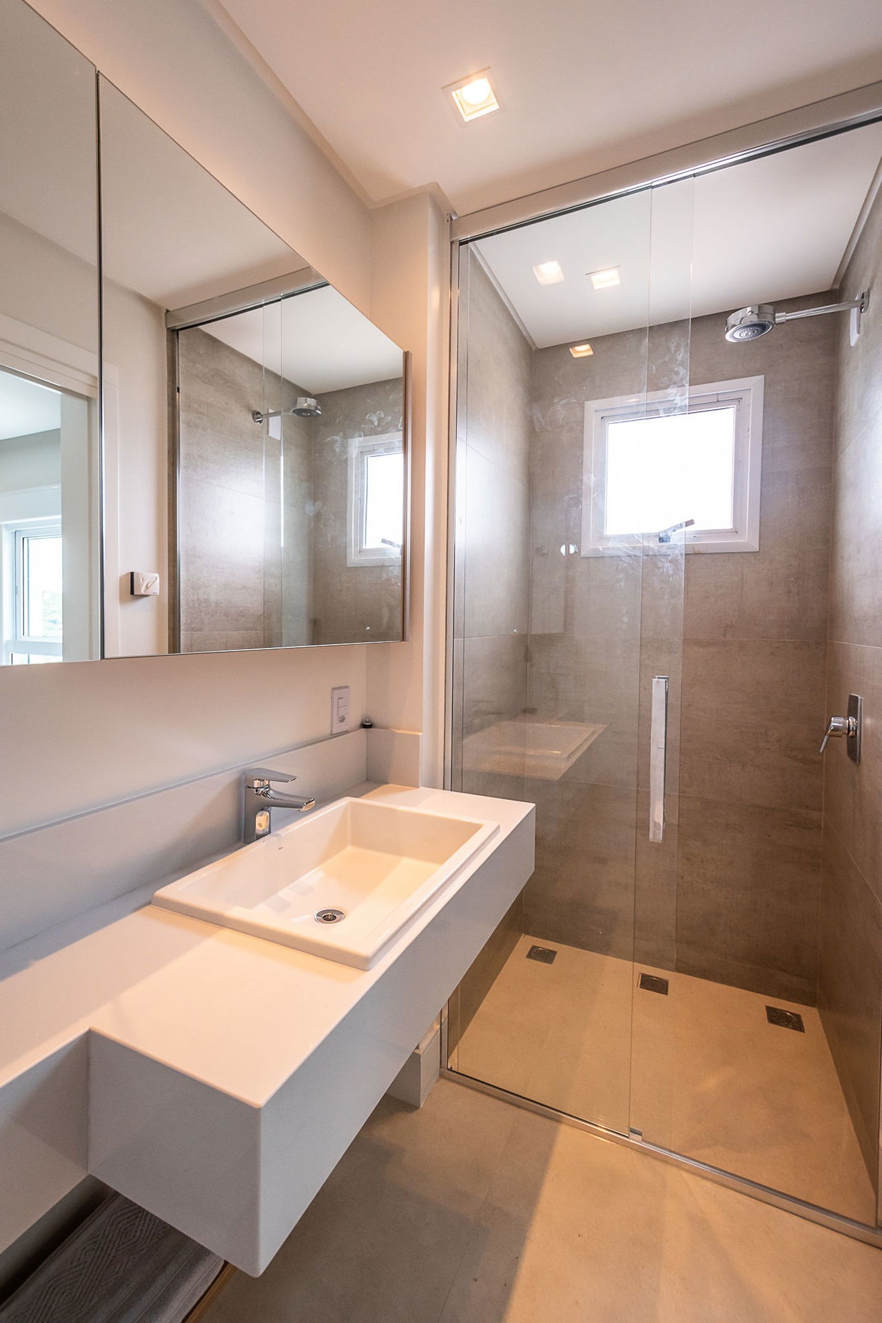 Imperdível apartamento Pronto à venda em Itajaí-SC, no bairro Fazenda: 3 quartos, 3 suítes, 5 banheiros, 5 vagas de garagem, 328,96 m²!