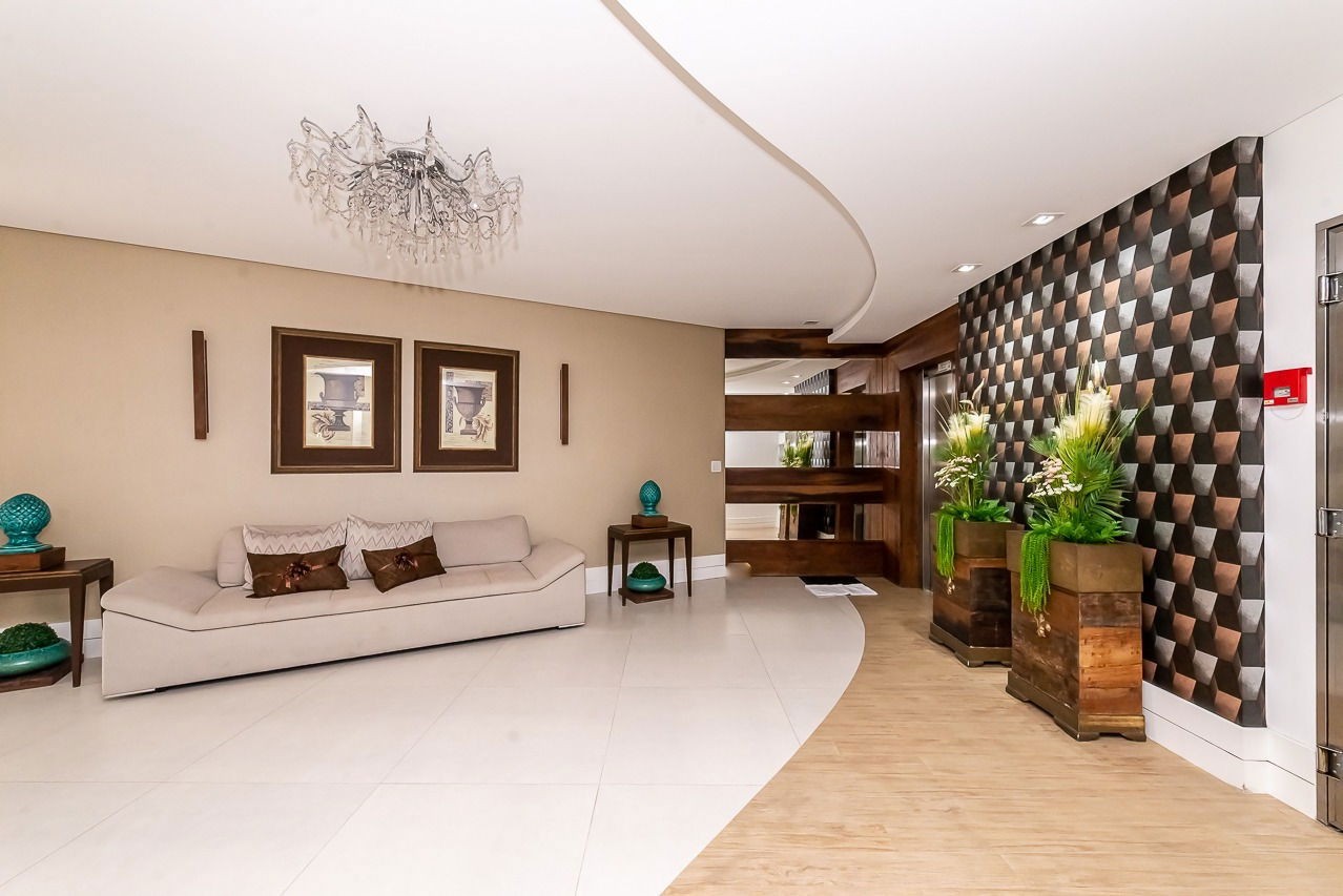 Sala comercial na cidade de Balneário Camboriú/SC no bairro Centro, com 109m² e 1 Vaga de Garagem.