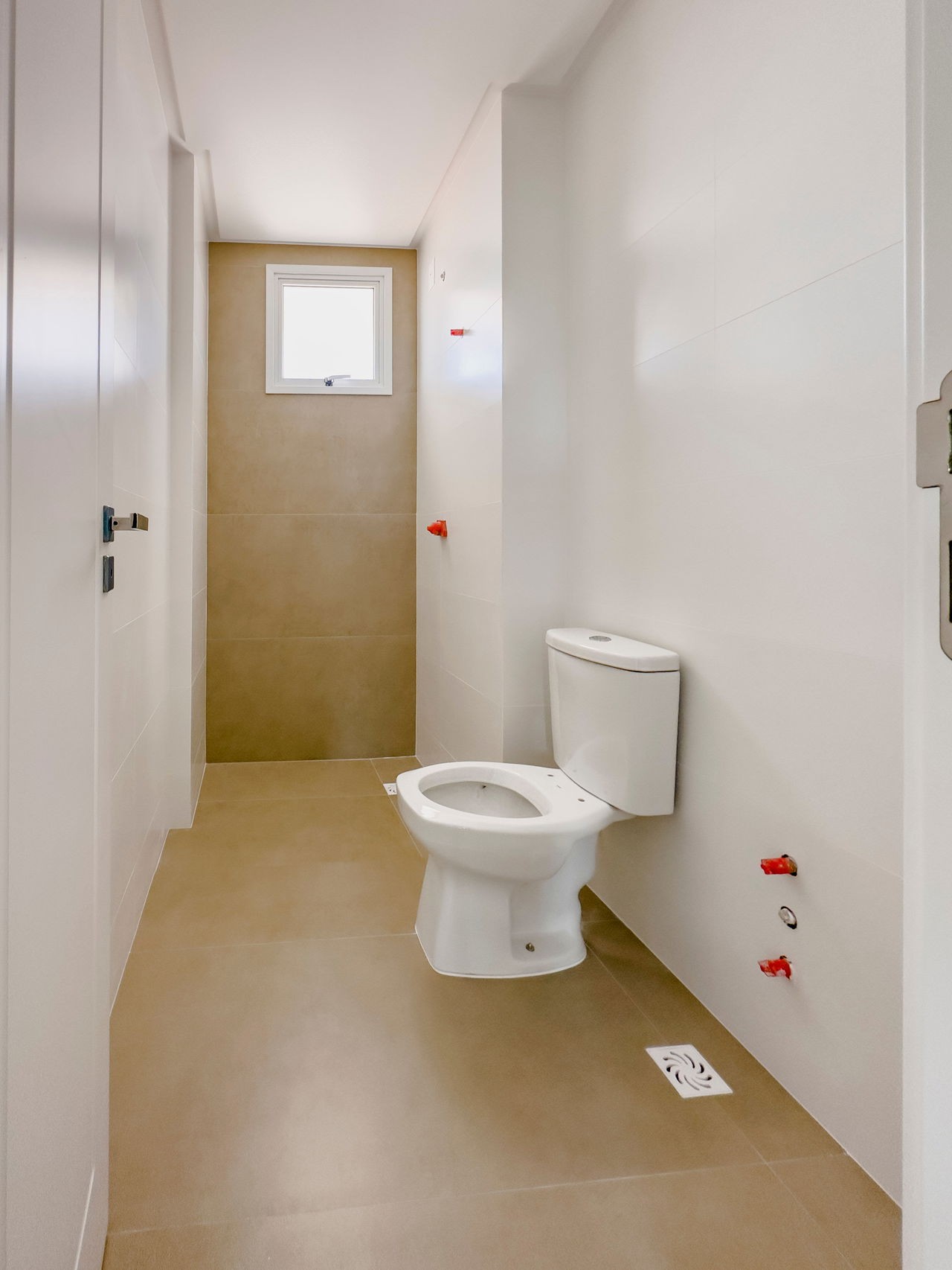 Apartamento de Luxo pronto no Centro de Balneário Camboriú-SC: 03 Quartos, 3 Suítes, 4 Banheiros, 3 Vagas, 135,60m².