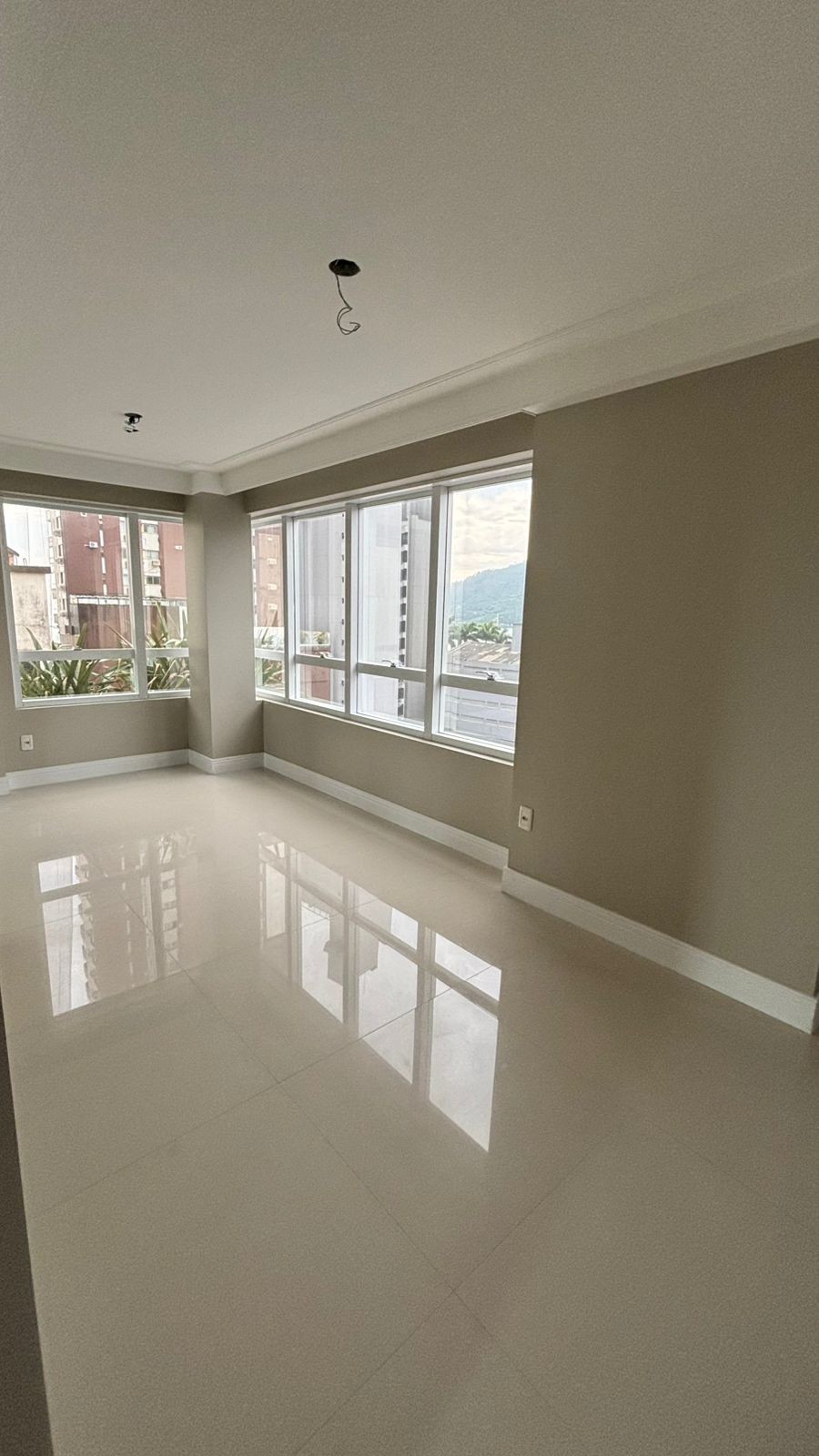 Apartamento Pronto para morar em Balneário Camboriú/SC com 160m² de área privativa sendo 3 suítes 3 vagas de garagem