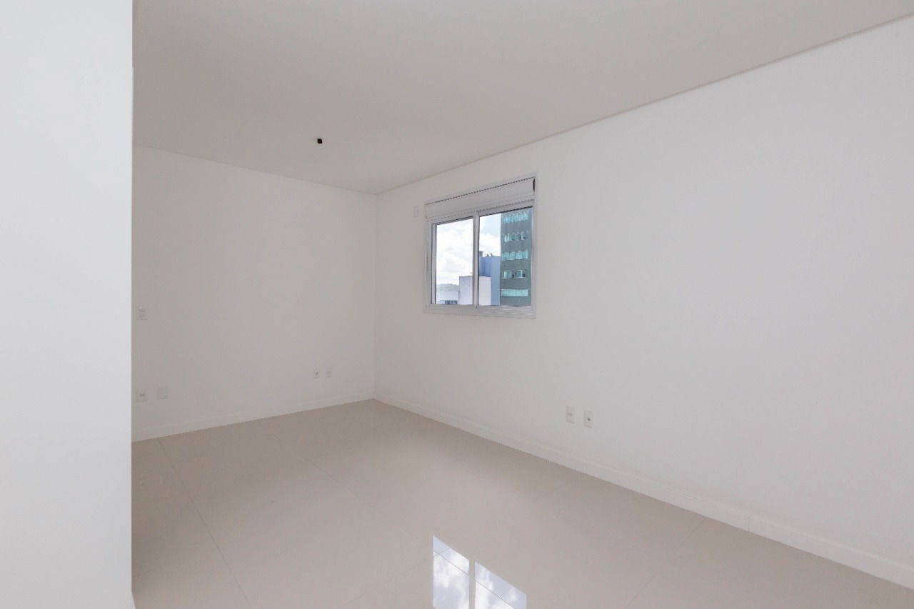 Apartamento de luxo Pronto na cidade de Balneário Camboriú/SC, no bairro Centro, com 4 Suítes e 3 Vagas de Garagem. Localização Privilegiada.
