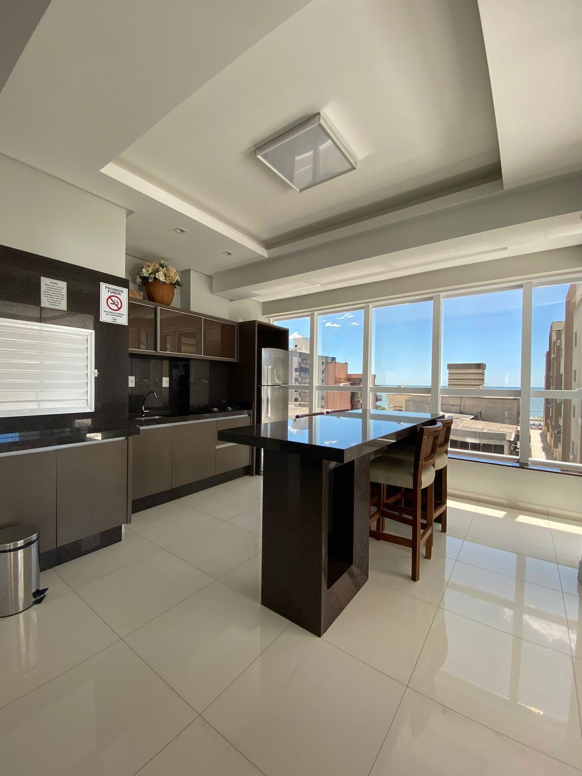 Apartamento Pronto em Itapema/SC com 268,27m² área privativa sendo, 4 suítes, 2 vagas de garagem, área de lazer completa