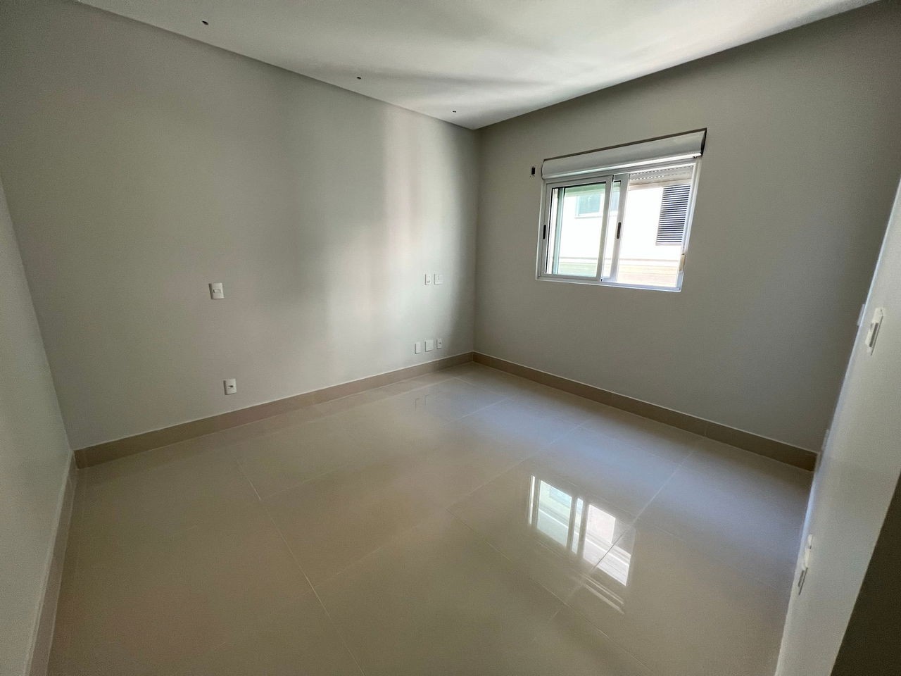 Apartamento Novo e Pronto para morar na cidade de Itapema/SC no bairro Morretes, com 2 Suítes e 1 Vaga de garagem, com Lazer Completo. Bem localizado.