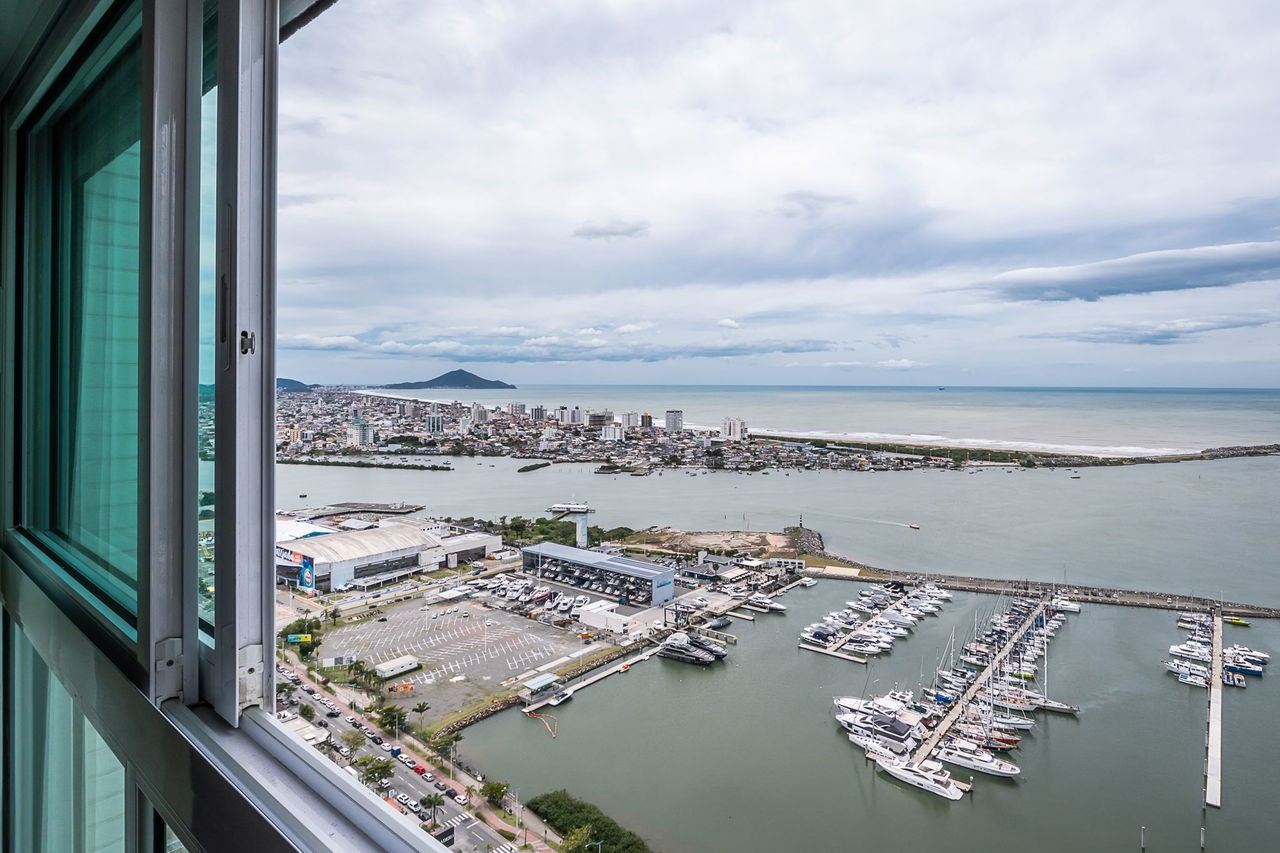 Imperdível apartamento Pronto à venda em Itajaí-SC, no bairro Fazenda: 3 quartos, 3 suítes, 5 banheiros, 5 vagas de garagem, 328,96 m²!
