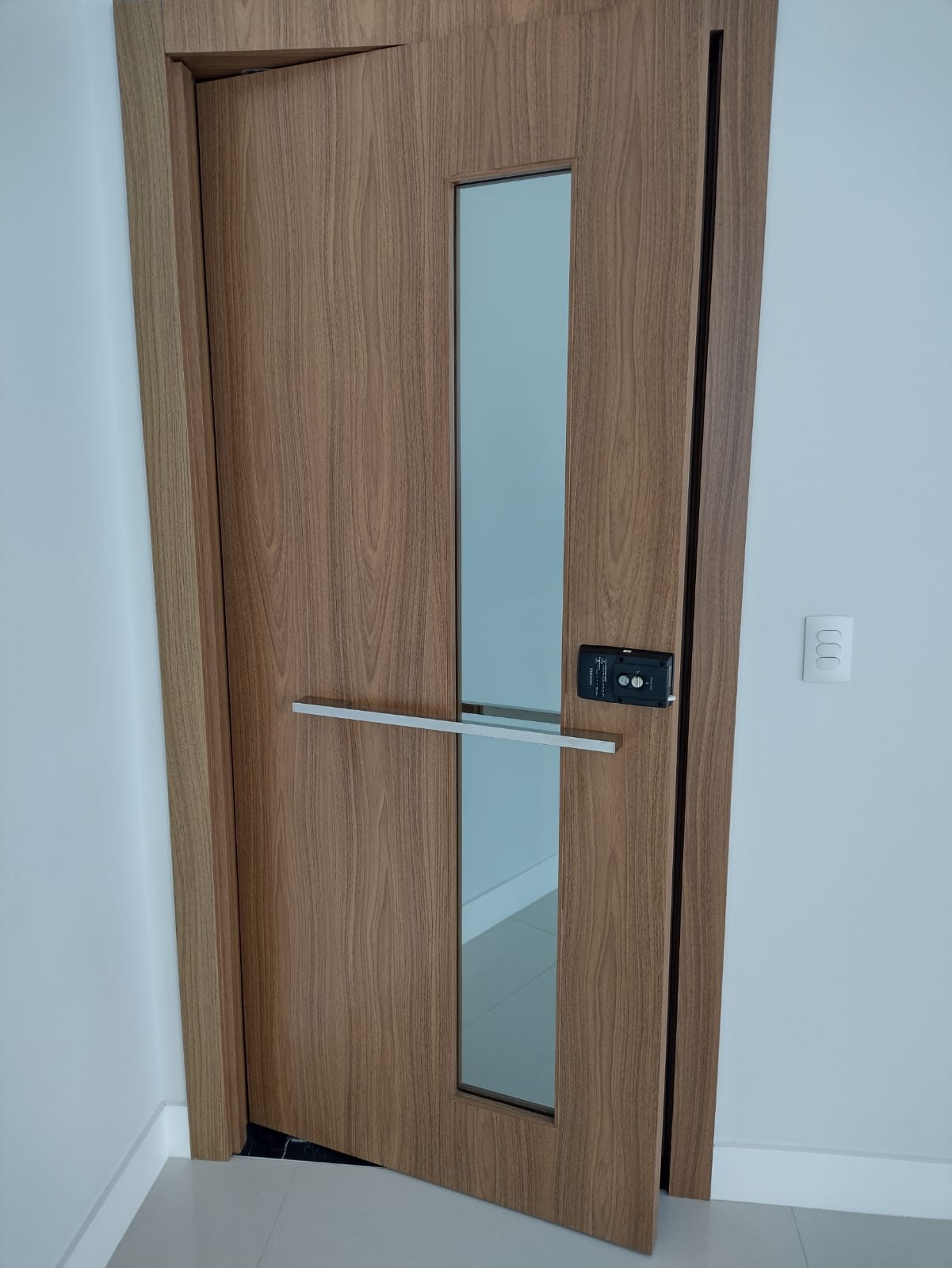 Apartamento de Luxo Pronto no Centro de Balneário Camboriú-SC: 3 suítes, 4 banheiros, 3 vagas de garagem, 145,82m² de área.
