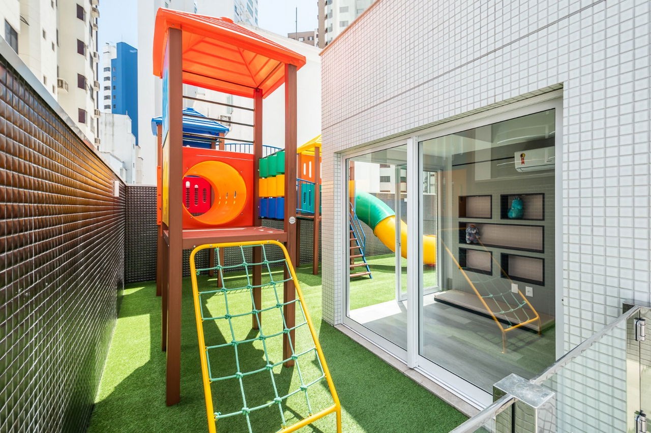 Apartamento de luxo pronto na cidade de Balneário Camboriú/SC, no bairro Centro, com 4 Suítes e 3 Vagas de Garagem. Localização Privilegiada.