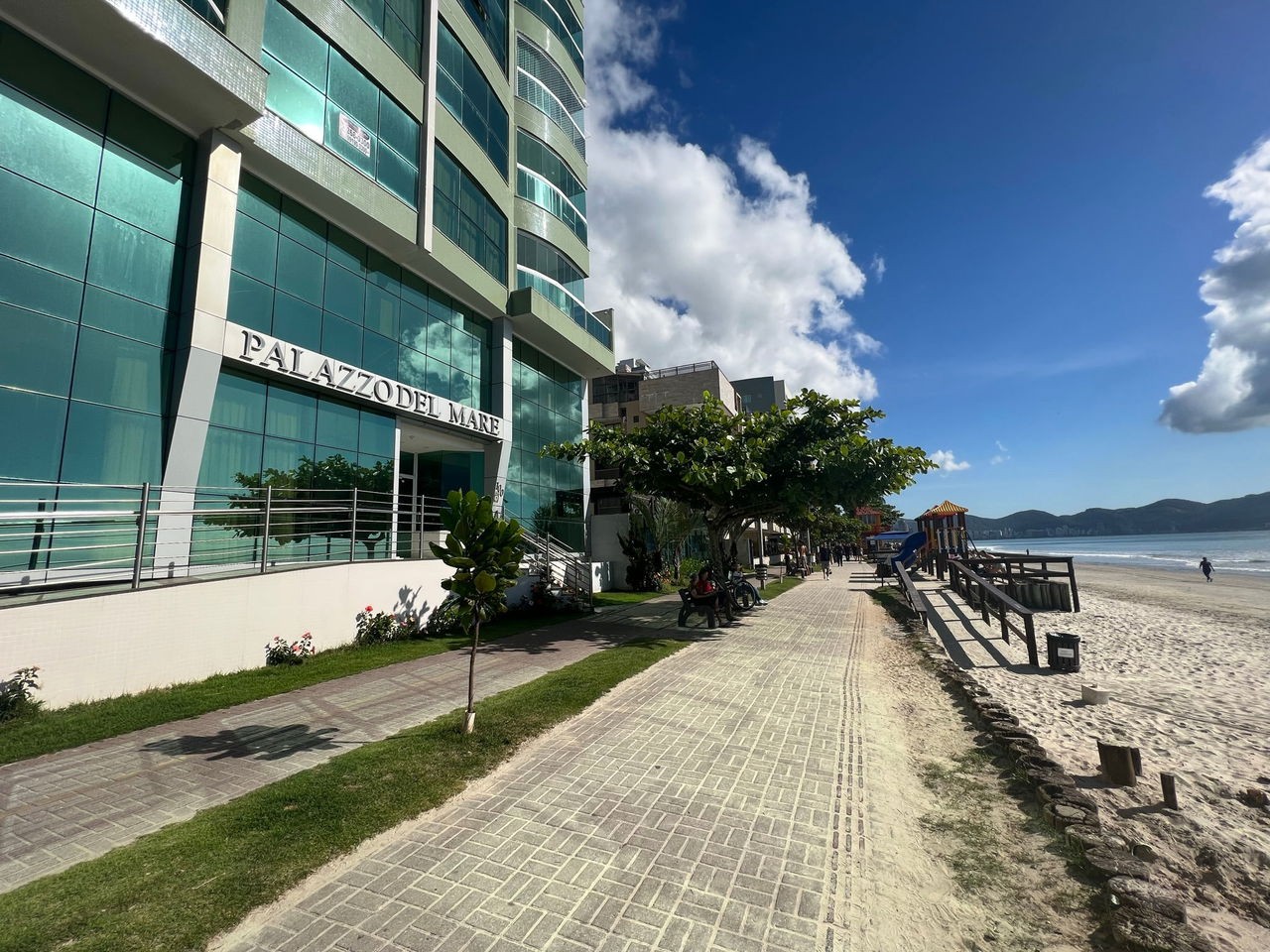 Apartamento Novo e Pronto para morar na cidade de Itapema/SC no bairro Morretes, com 2 Suítes e 1 Vaga de garagem, com Lazer Completo. Bem localizado.