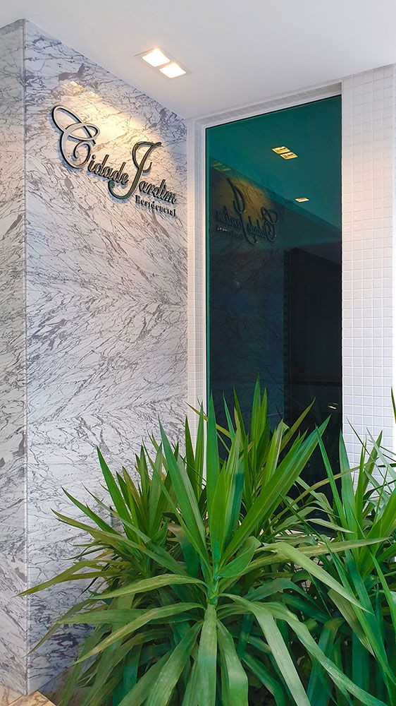 Apartamento de Luxo Pronto no Centro de Balneário Camboriú-SC: 3 suítes, 4 banheiros, 3 vagas de garagem, 145,82m² de área.