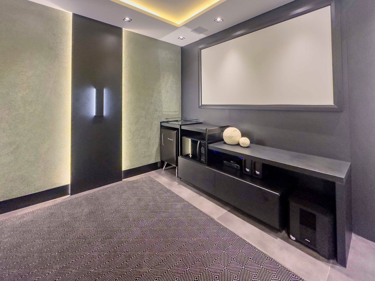 Apartamento de Luxo pronto no Centro de Balneário Camboriú-SC: 03 Quartos, 3 Suítes, 4 Banheiros, 3 Vagas, 135,60m².