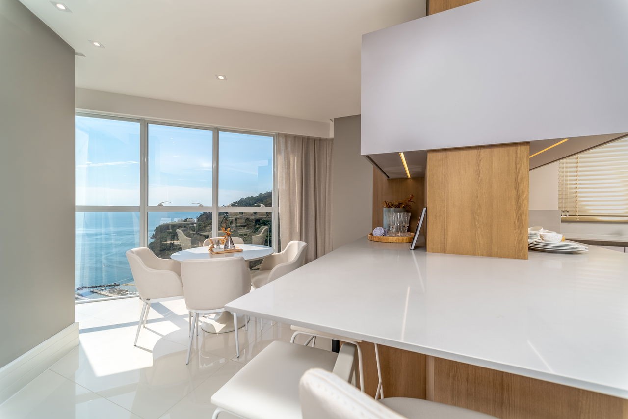 Luxuoso apartamento pronto à venda no Centro de Balneário Camboriú-SC: 4 quartos, 4 suítes, 4 banheiros, 4 vagas de garagem, 233m².