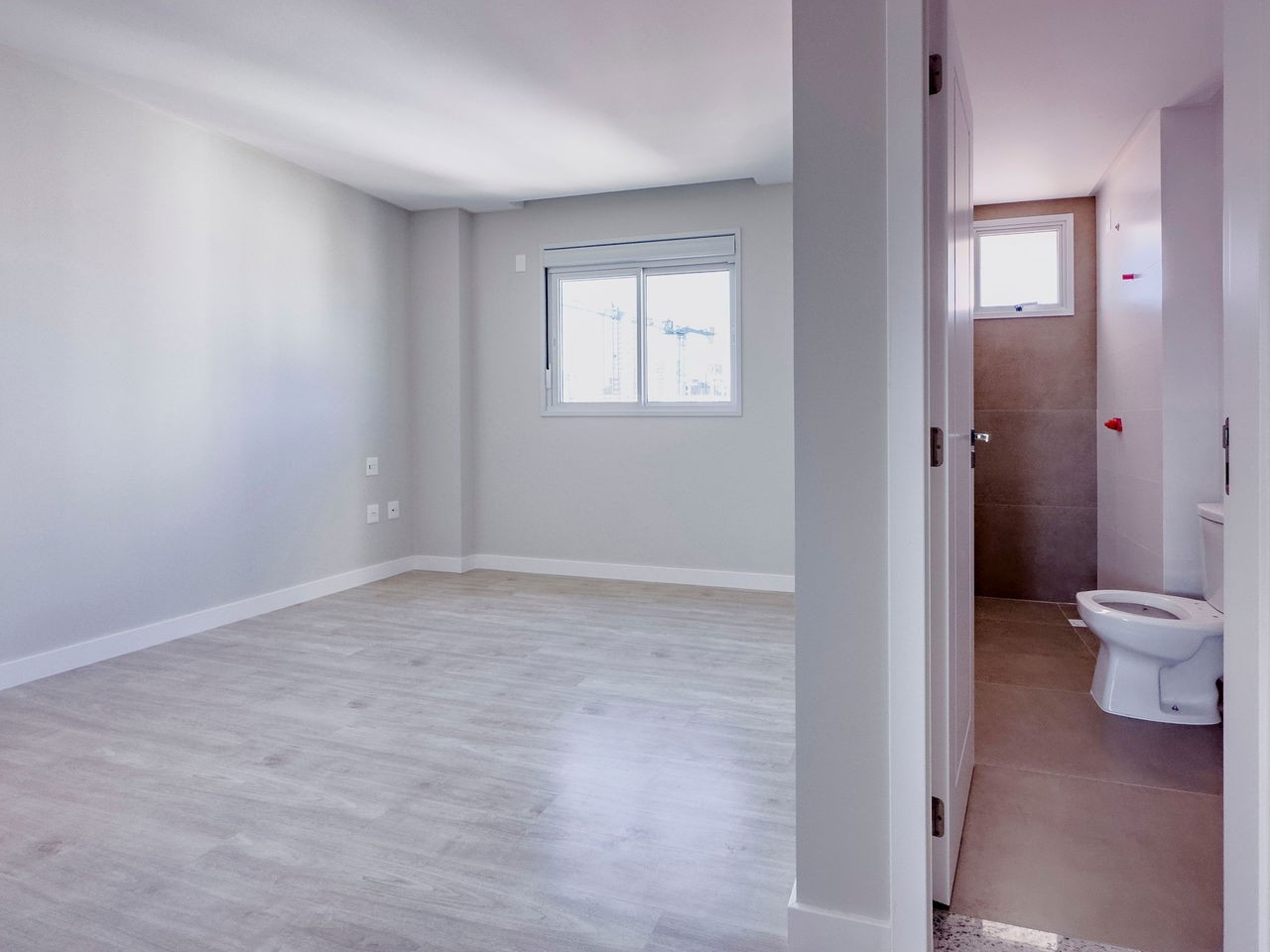 Apartamento de Luxo pronto no Centro de Balneário Camboriú-SC: 03 Quartos, 3 Suítes, 4 Banheiros, 3 Vagas, 135,60m².