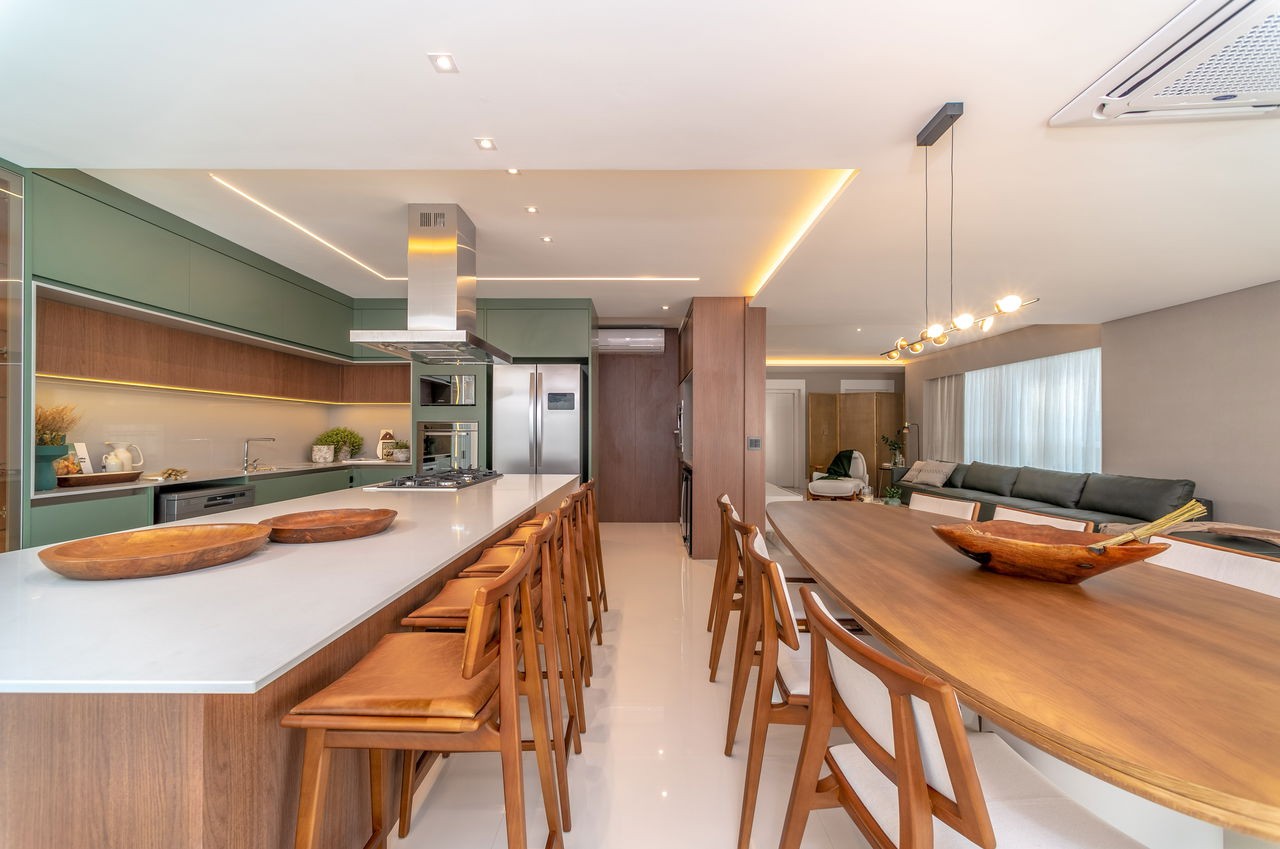 Apartamento de Luxo pronto à Venda no Centro de Balneário Camboriú-SC: 4 Quartos, 4 Suítes, 5 Banheiros, 4 Vagas de Garagem, 237m² de Área