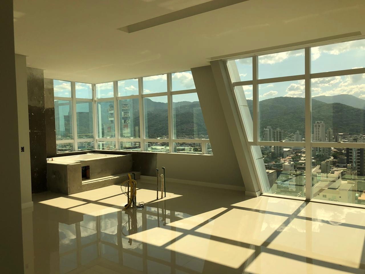 Apartamento Pronto em Itapema/SC bairro Meia Praia, com 417,09m² área privativa não perca essa oportunidade
