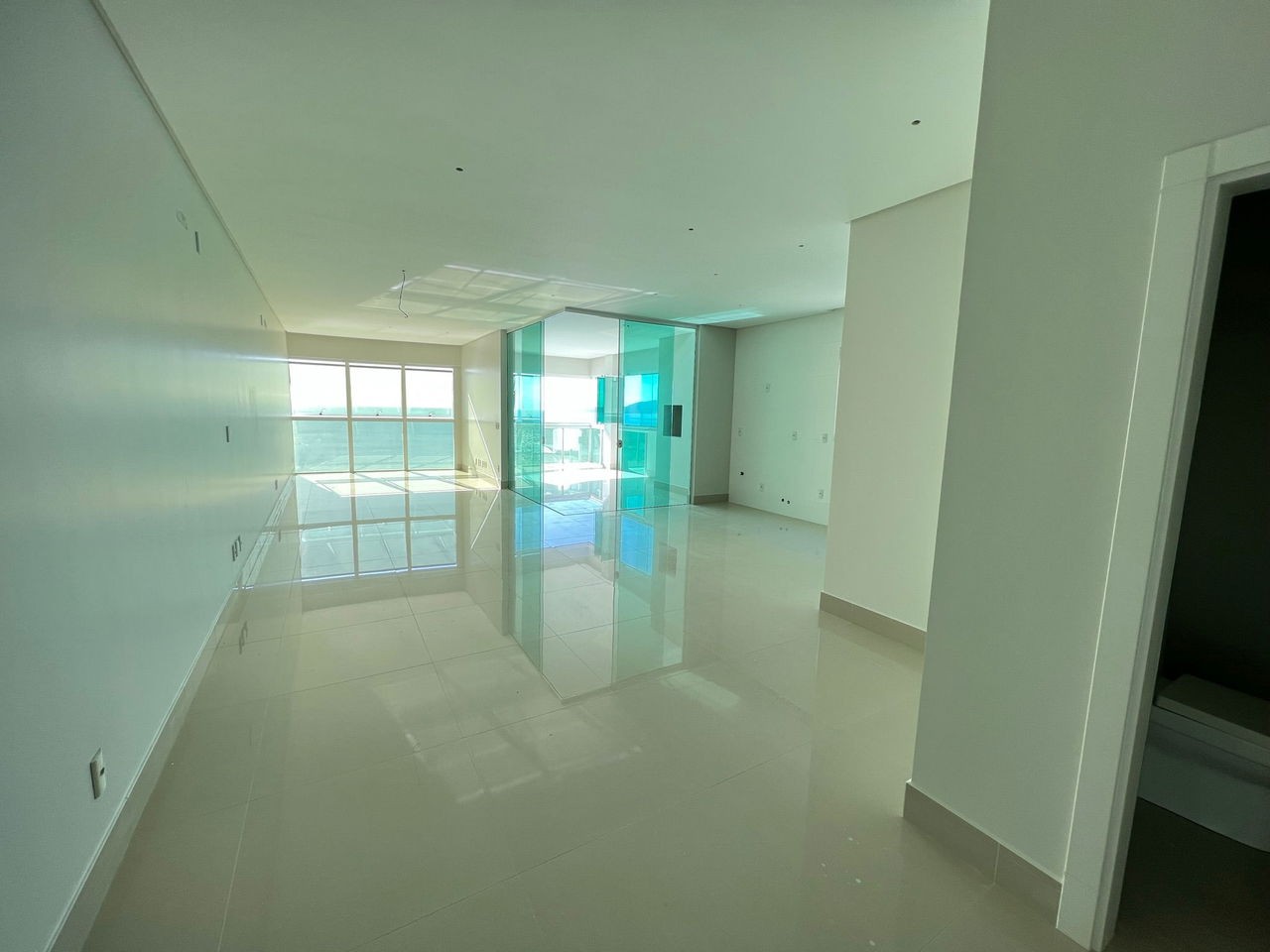 Apartamento Novo e Pronto para morar na cidade de Itapema/SC no bairro Morretes, com 2 Suítes e 1 Vaga de garagem, com Lazer Completo. Bem localizado.