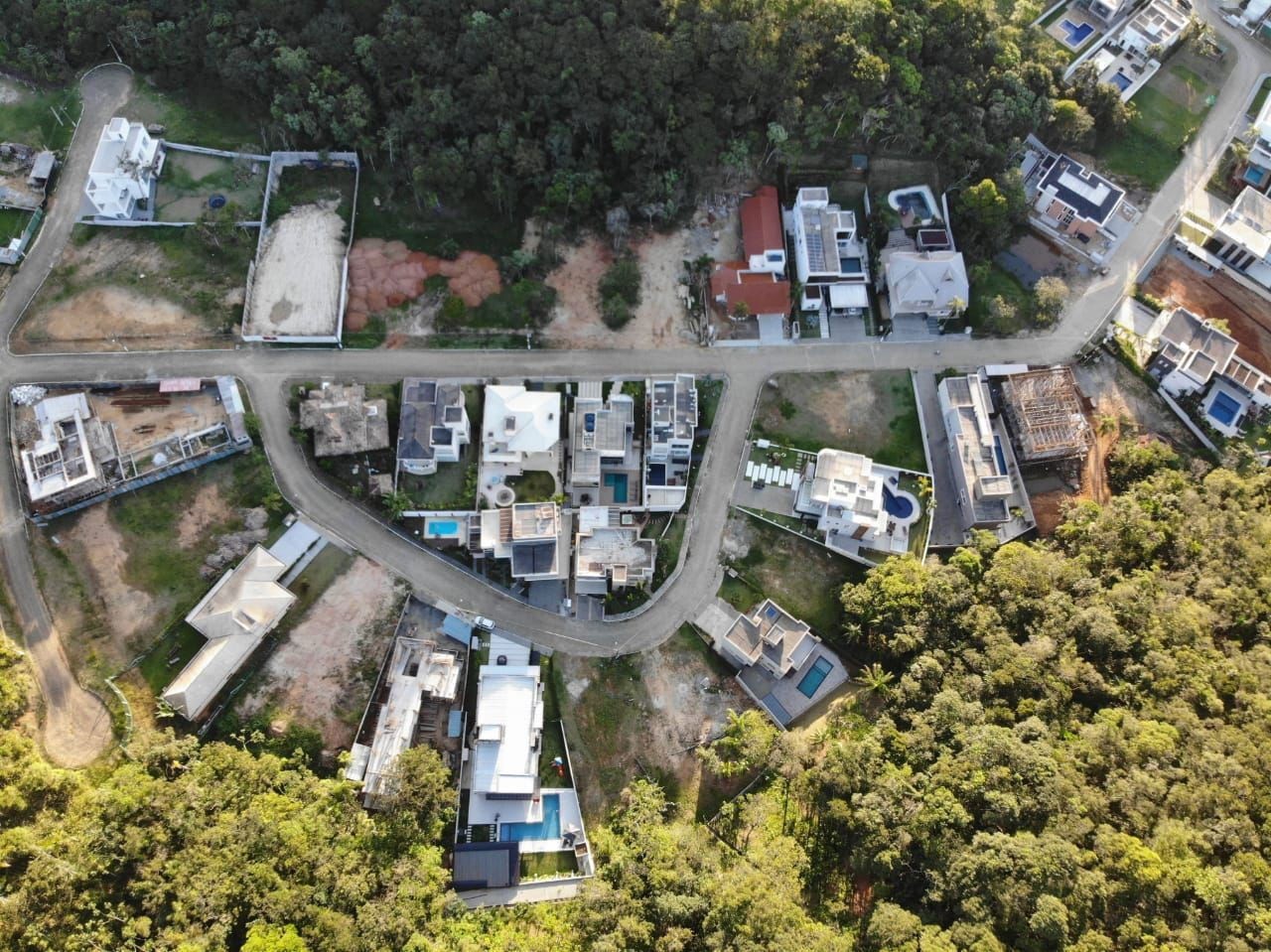 Casa Pronta em Balneário Camboriú com 350m² de área privativa, não perca essa oportunidade