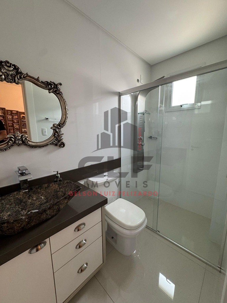 Apartamento de Alto Padrão na cidade de Itapema/SC, no bairro Meia Praia, com 3 Suítes e 2 Vagas de Garagem. Localização Privilegiada.