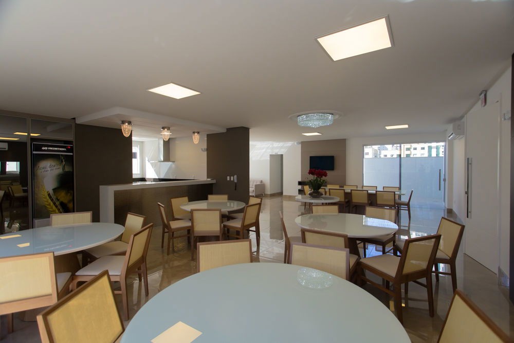 Apartamento de luxo Pronto na cidade de Balneário Camboriú/SC, no bairro Centro, com 4 Suítes e 3 Vagas de Garagem. Localização Privilegiada.