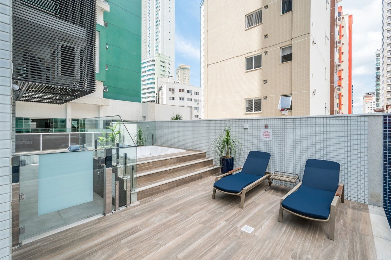 Apartamento de luxo pronto na cidade de Balneário Camboriú/SC, no bairro Centro, com 4 Suítes e 3 Vagas de Garagem. Localização Privilegiada.