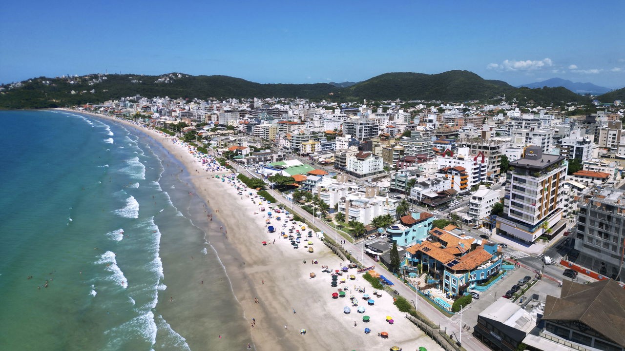 Apartamento em Construção em Bombinhas/SC com 84,00m² área privativa sendo 2 suítes, 2 vaga de garagem