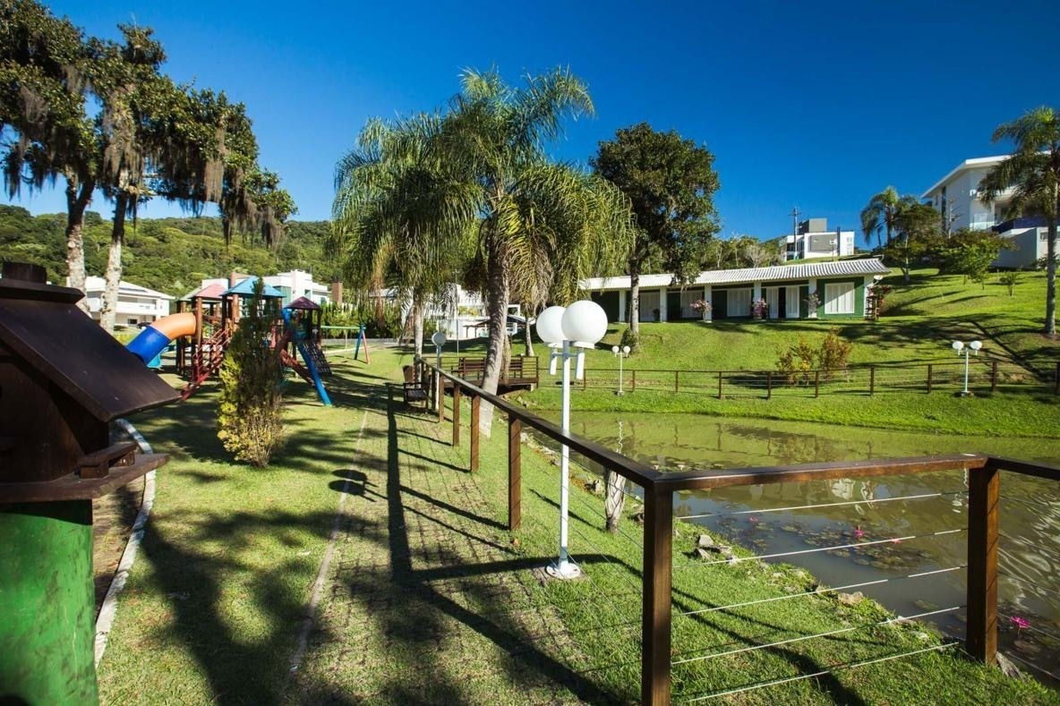 Casa pronta em balneário camboriú com 350m² de área privativ