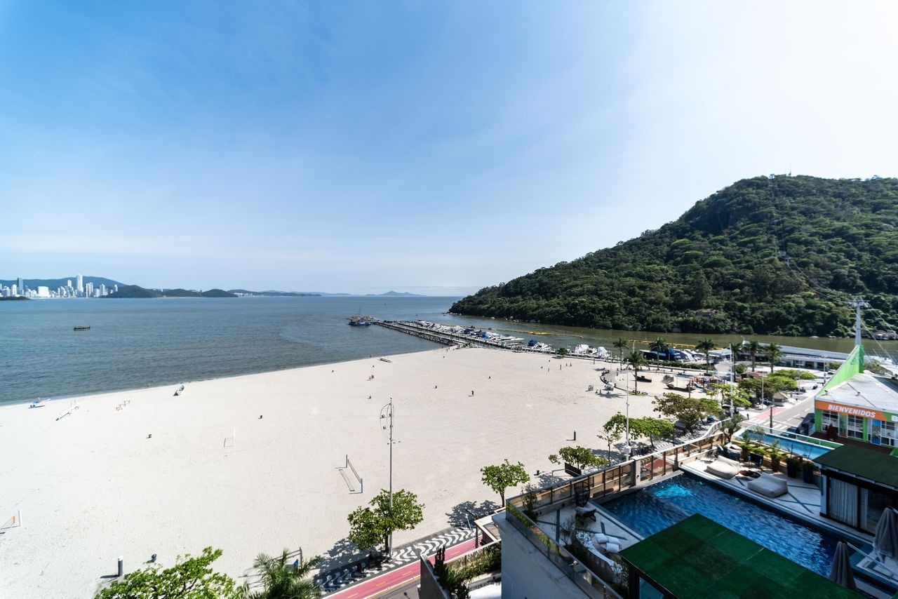 Apartamento de luxo pronto no Centro de Balneário Camboriú-SC: 4 quartos, 4 suítes, 5 banheiros, 4 vagas de garagem, 237m²