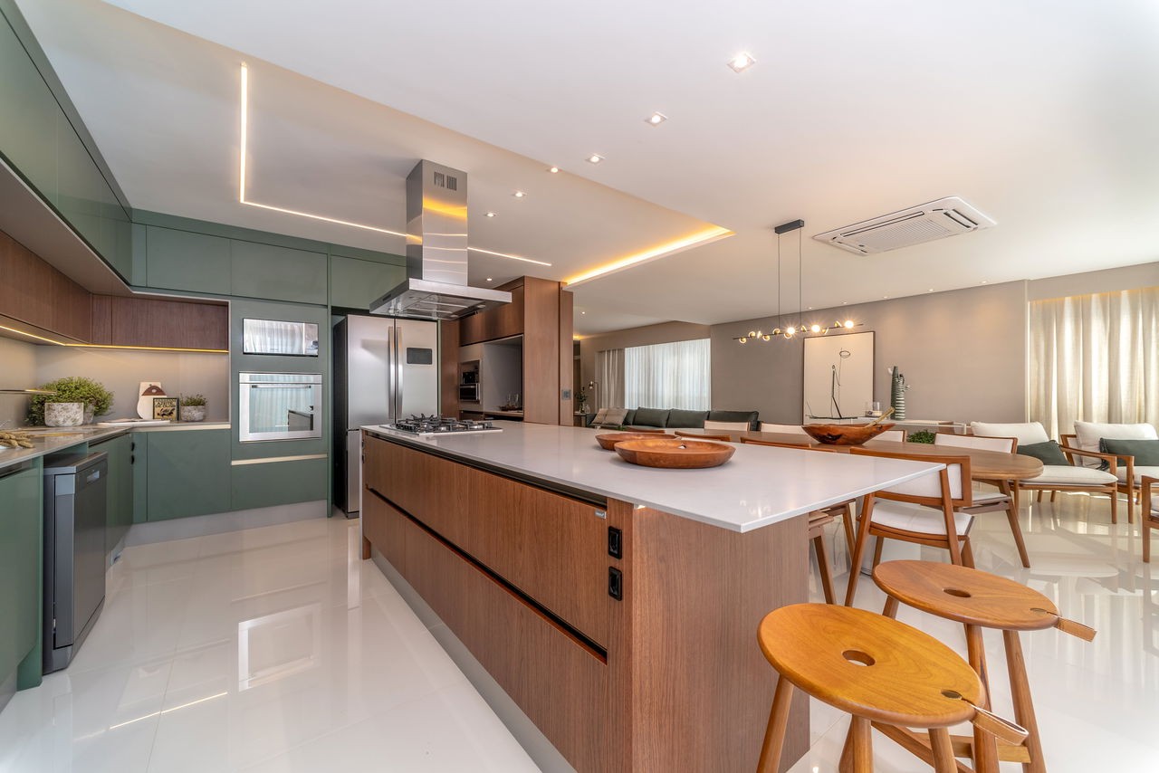Apartamento de Luxo pronto à Venda no Centro de Balneário Camboriú-SC: 4 Quartos, 4 Suítes, 5 Banheiros, 4 Vagas de Garagem, 237m² de Área