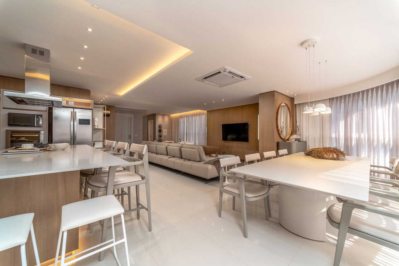 Luxuoso apartamento pronto à venda no Centro de Balneário Camboriú-SC: 4 quartos, 4 suítes, 4 banheiros, 4 vagas de garagem, 233m².