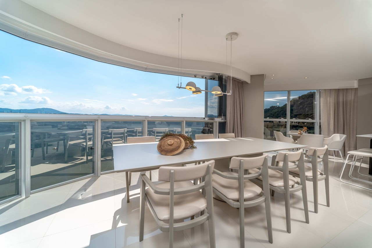 Luxuoso apartamento pronto à venda no Centro de Balneário Camboriú-SC: 4 quartos, 4 suítes, 4 banheiros, 4 vagas de garagem, 233m².