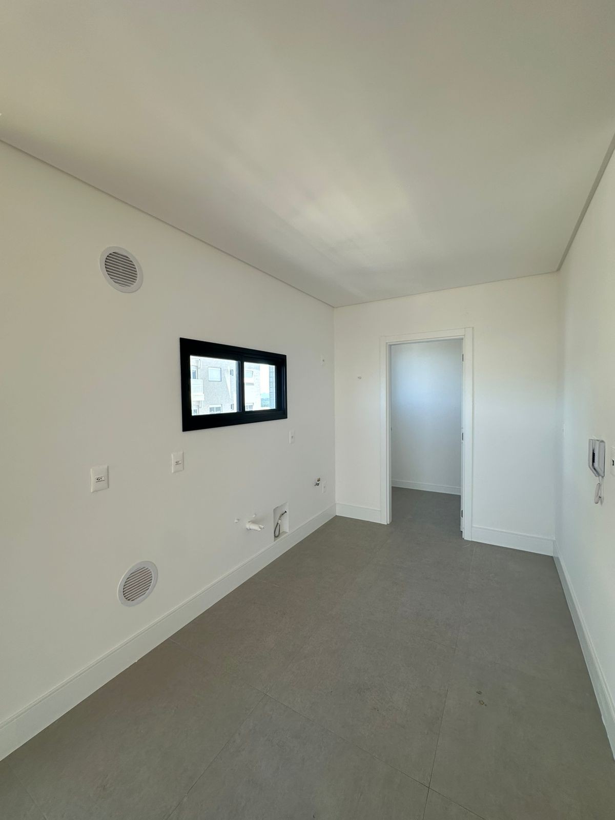 Apartamento Novo e Pronto para Morar em Itapema/SC no bairro Andorinha, a 480m do mar, com 137m², 3 Suítes e 3 Vagas de garagem, com Lazer Completo.