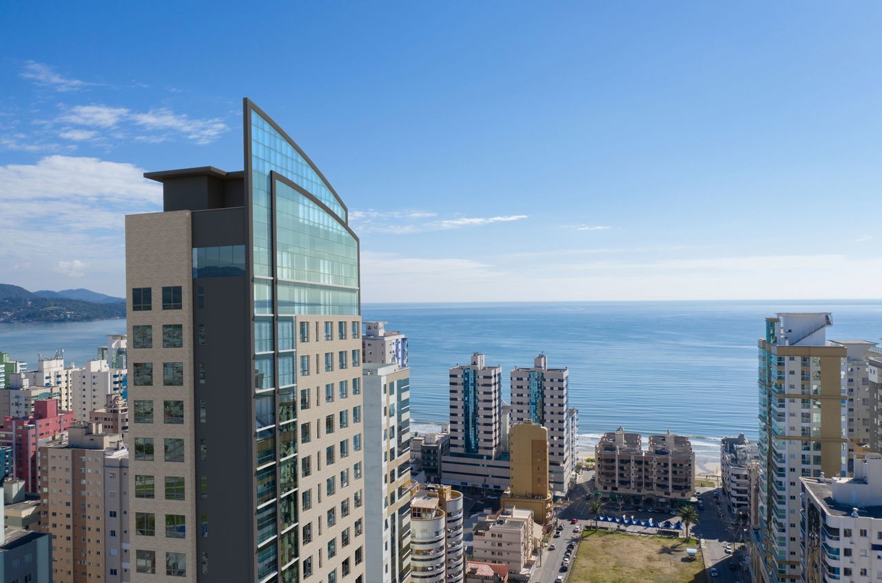 Imperdível oportunidade de investimento: Apartamento Pronto com 2 quartos e vaga de garagem em Meia Praia, Itapema-SC!