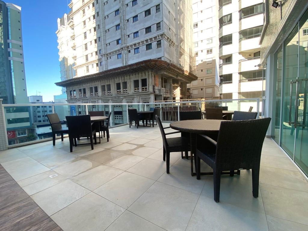 Venda de Apartamento Pronto de Luxo na Meia Praia, Itapema-SC: 4 Quartos, 3 Suítes, 4 Banheiros, 3 Vagas de Garagem!