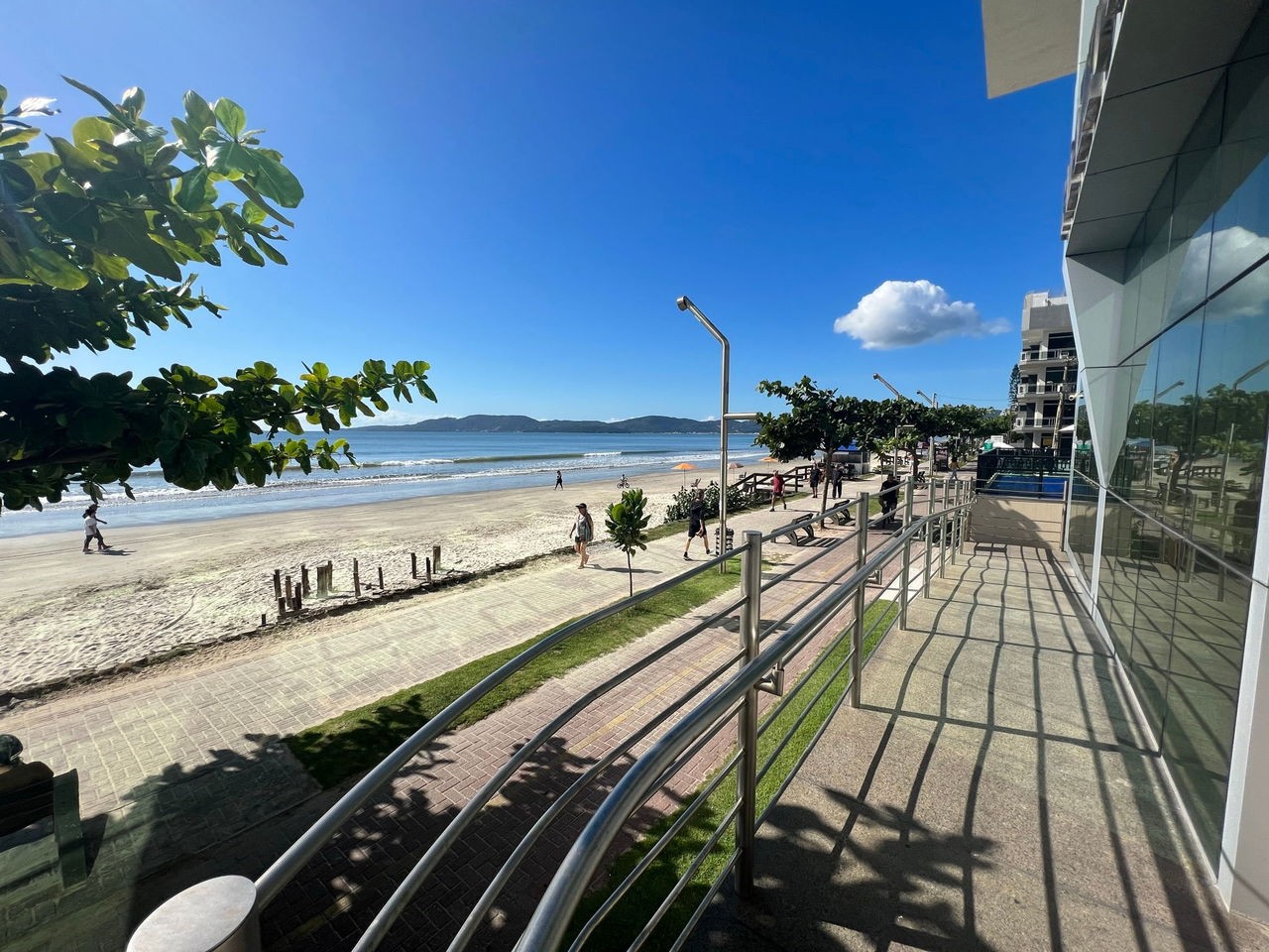 Apartamento Novo e Pronto para morar na cidade de Itapema/SC no bairro Morretes, com 2 Suítes e 1 Vaga de garagem, com Lazer Completo. Bem localizado.