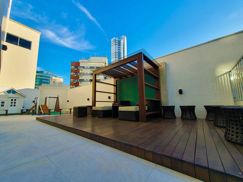 Apartamento de Luxo Pronto no Centro de Balneário Camboriú-SC: 3 suítes, 4 banheiros, 3 vagas de garagem, 145,82m² de área.