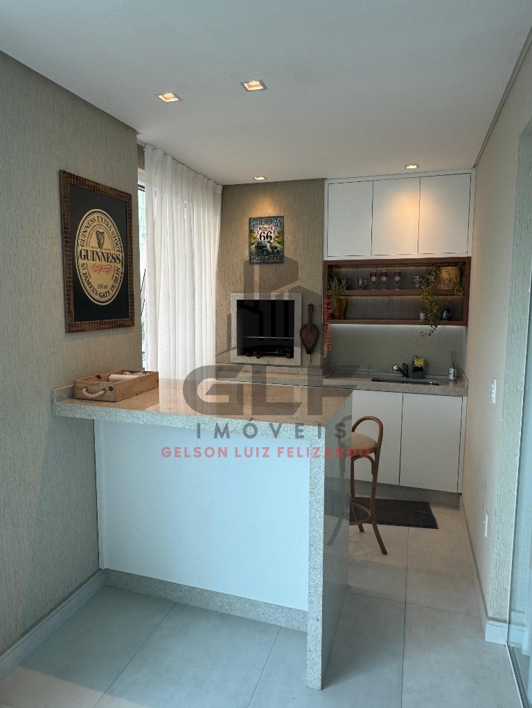 Apartamento de Alto Padrão na cidade de Itapema/SC, no bairro Meia Praia, com 4 Suítes sendo 01 máster com hidromassagem e 3 Vagas de Garagem.