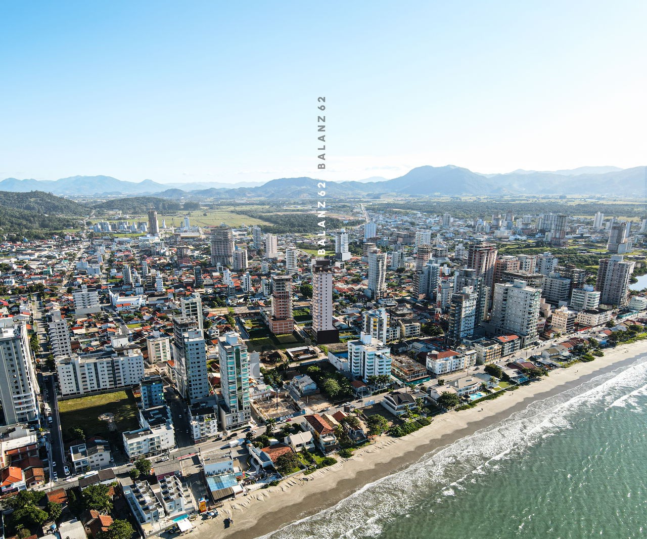 Apartamento Pré Lançamento em Porto Belo/SC com 90m² área privativa sendo 2 suítes, 2 vaga de garagem, lazer