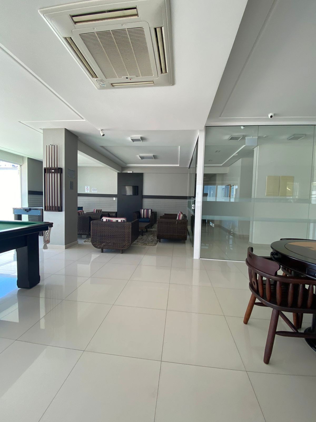 Apartamento Pronto em Itapema/SC com 268,27m² área privativa sendo, 4 suítes, 2 vagas de garagem, área de lazer completa