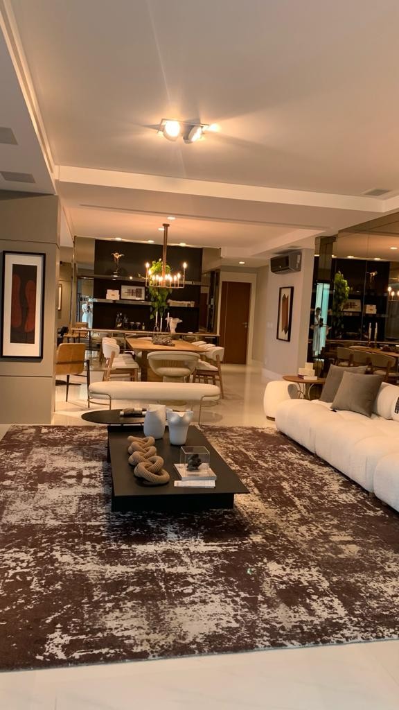 Apartamento de Luxo Pronto com 3 Suítes e 3 Vagas no Centro de Balneário Camboriú - 186,90m² de Puro Conforto!