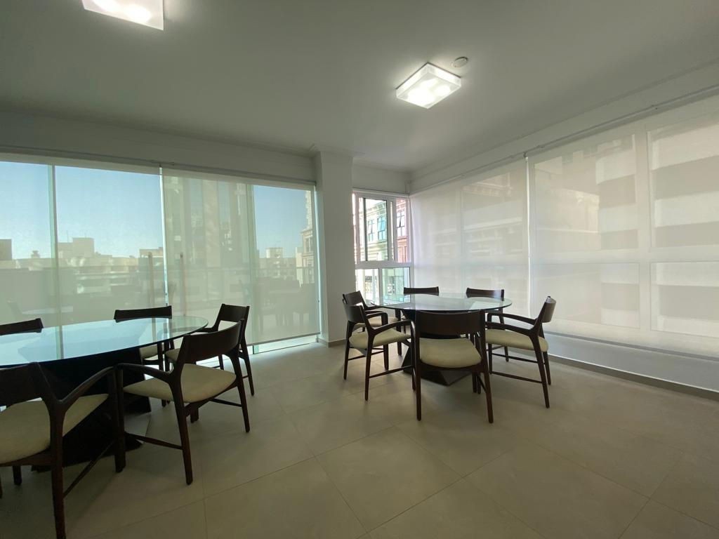 Venda de Apartamento Pronto de Luxo na Meia Praia, Itapema-SC: 4 Quartos, 3 Suítes, 4 Banheiros, 3 Vagas de Garagem!